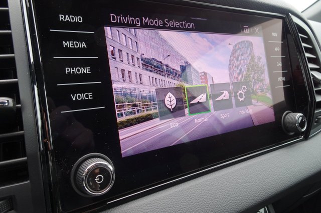 Škoda Karoq galerie