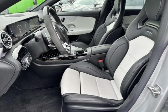 Mercedes-Benz CLA galerie